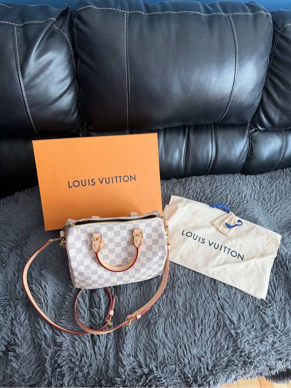 NEVER USED - Louis Vuitton Damier Azur Speedy 25 Crossbody Bag - White/Beige